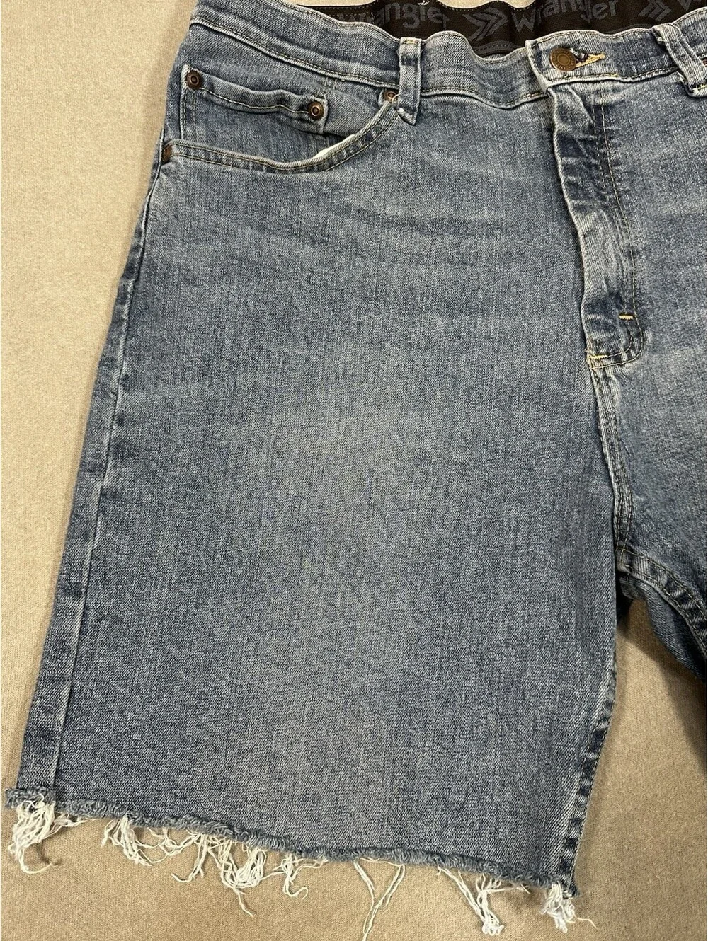 Wrangler Men’s Denim Shorts Size 36 Relaxed Fit Blue Cutoff Frayed Hem